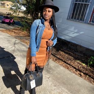 Meet your Posher, Nola